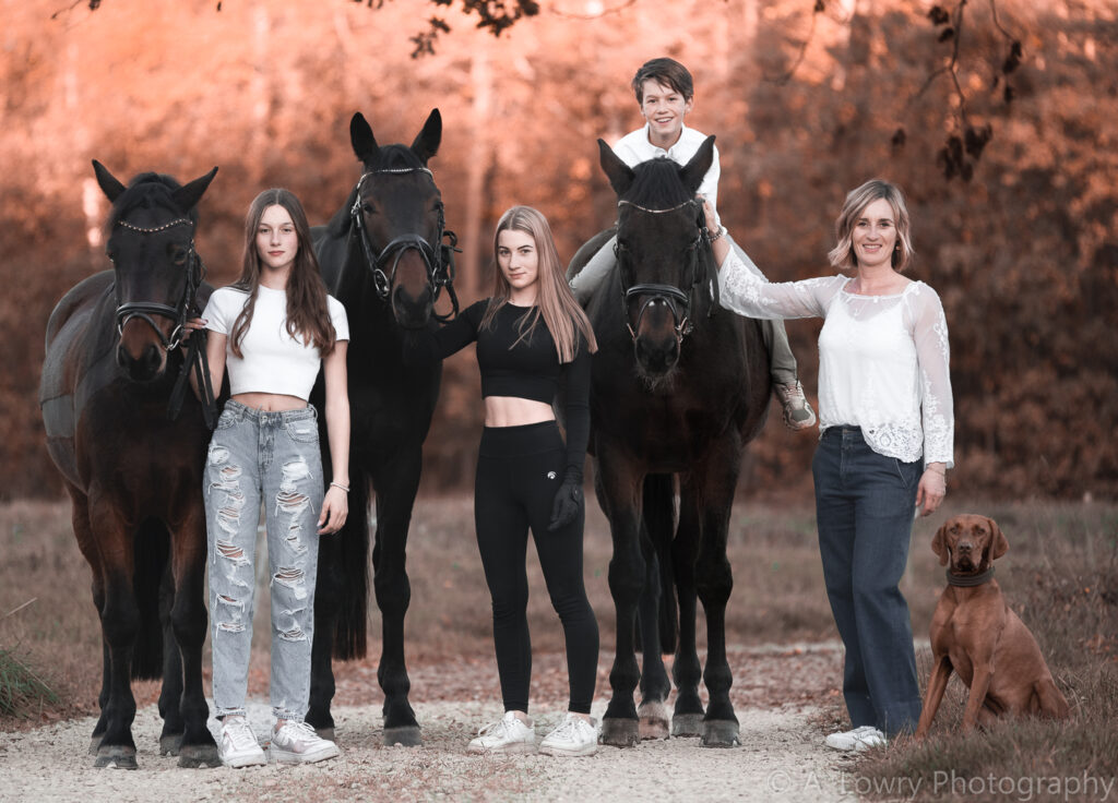 Familienfotos mit Kindern und Pferden in Forchheim - edles Fotoshooting Outdoor